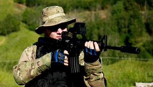 Войник с оръжие