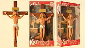 Кен като Исус на кръста