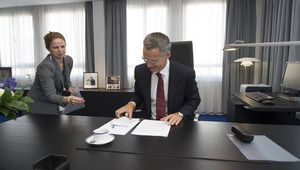 Генсекът на НАТО Йенс Столтенберг в кабинета си