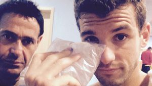 Григор със синина под окото, дарена от фен