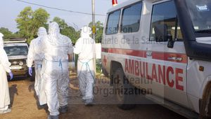 Мерките срещу ебола включват защитна екипировка за медицинските екипи