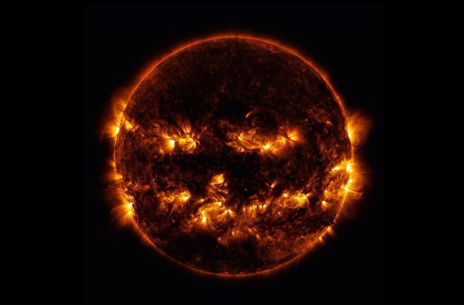 Слънцето като тиквен фенер