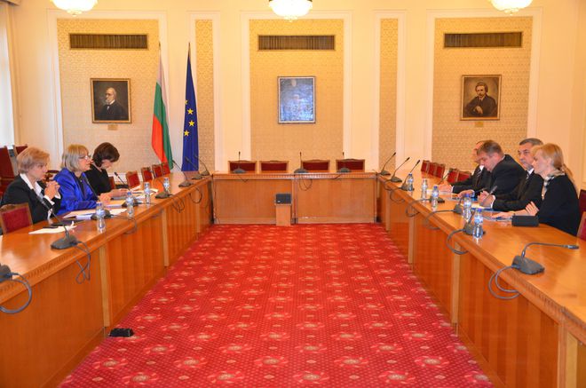 Преговорите в Народното събрание