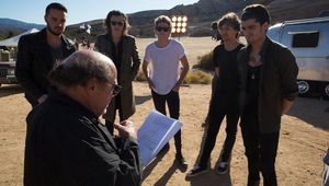 Дани де Вито режисира One Direction