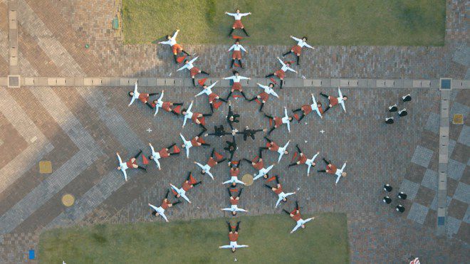 OK Go в клипа си I Won't Let You Down