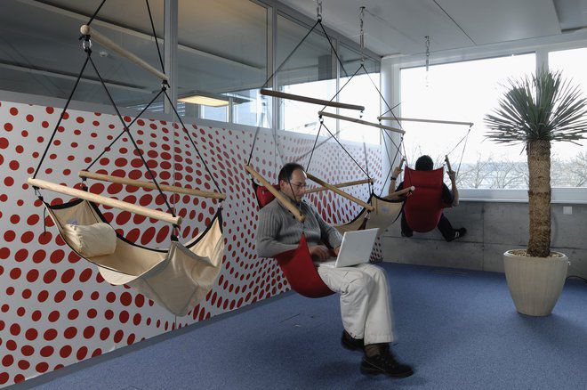 Офис на "Гугъл" с хамаци за сядане