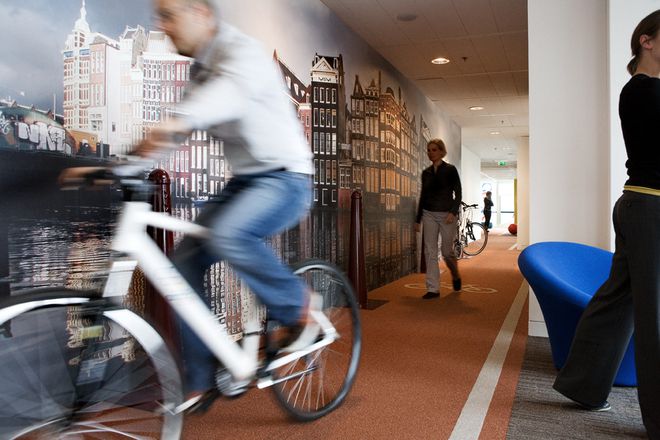 Закрита велосипедна алея в "Гугъл", Холандия