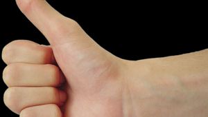Палец нагоре - универсален знак за позитивизъм