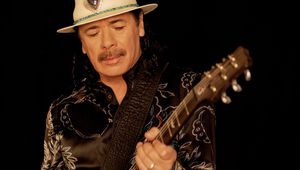 Карлос Сантана с китарата си