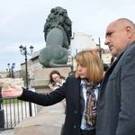 Фандъкова показва на Борисов обновения Лъвов мост