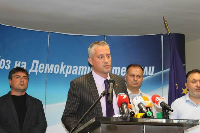 Божидар Лукарски