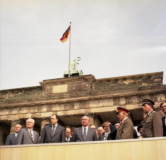 Михаил Горбачов на Бранденбурската врата, 1986 г.