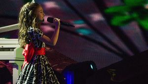 Крисия пее на детската Евровизия