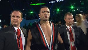 Кубрат Пулев при излизането си на ринга в Хамбург