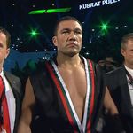 Кубрат Пулев при излизането си на ринга в Хамбург