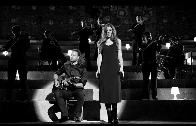 Михаела Филева в клипа на "Аз съм тук"