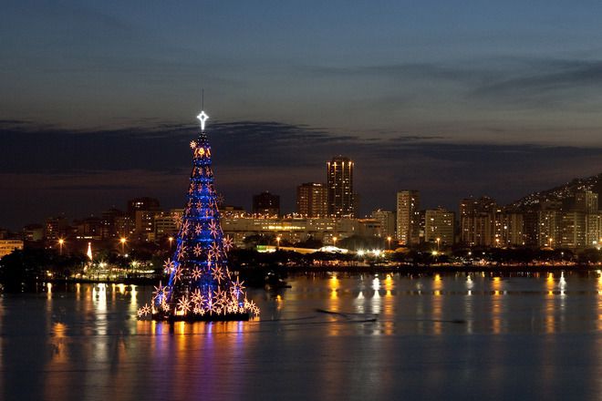 Плаващата елха на Рио през 2010 г.