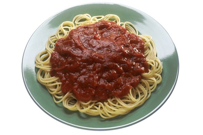Portsiya spageti s domaten sos