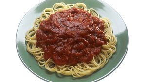 Порция спагети с доматен сос