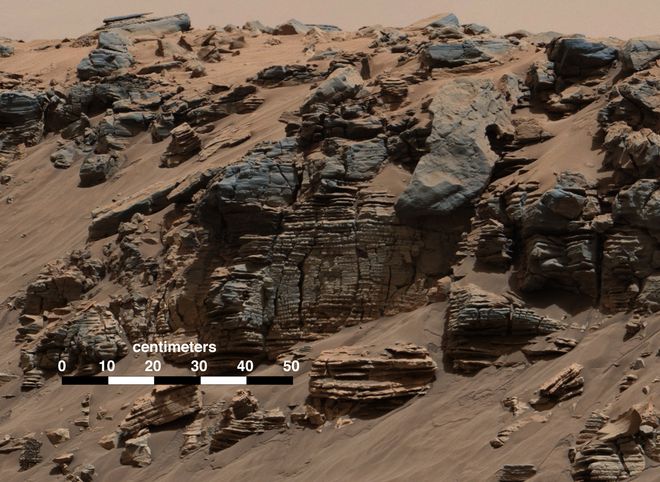 Пресъхнал воден басейн на Марс