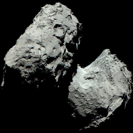 Първото цветно изображение на кометата 67P