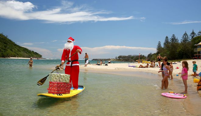 Дядо Коледа разнася подаръци в Куинсланд, Австралия