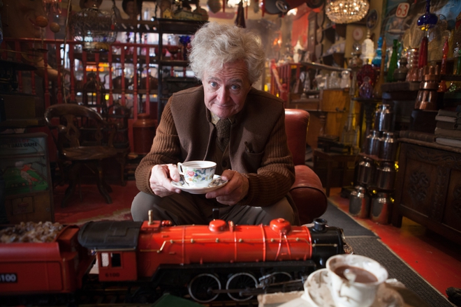 Джим Броудбент като г-н Грубер