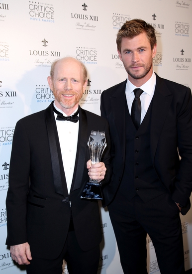 Крис Хемсуърт и Рон Хауърд на наградите "Изборът на критиката"