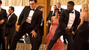 Джош Гад и Кевин Харт в "Кум под наем"