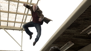 Джейсън Стейтъм в екшън сцена от "Жокерът"