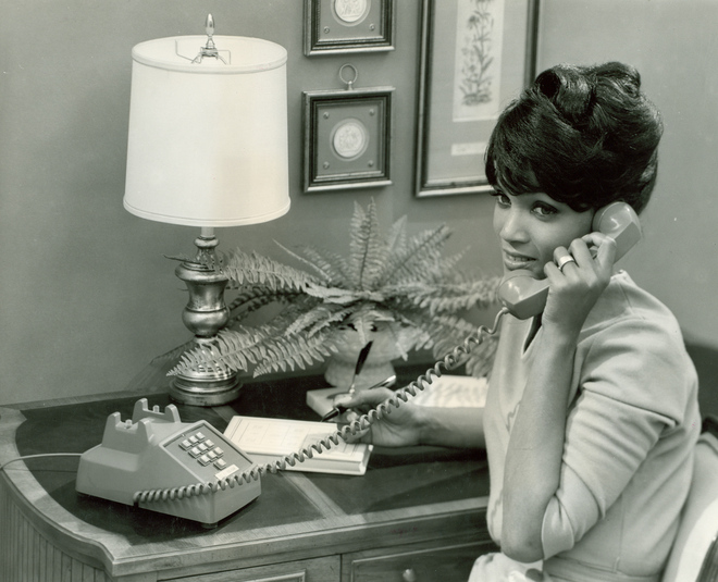 Телефон с бутони, 1973 г.