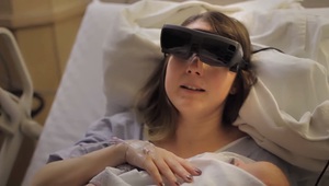 Сляпа жена вижда своето новородено бебе за първи път