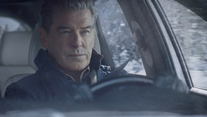 Пиърс Броснан зад волана на "Киа Соренто 2016"