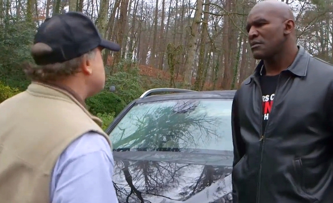 Ивендър Холифийд в клип срещу емоциите на пътя