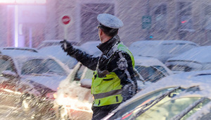 Пътна полиция призовава за повишено внимание в снега