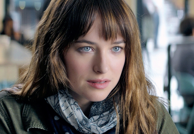 Дакота Джонсън като Анастейжа Стийл в едър план