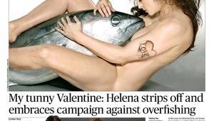 Хелена Бонам-Картър гола, с риба тон