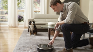 Roomba 870 чисти и кучешките косми от килима