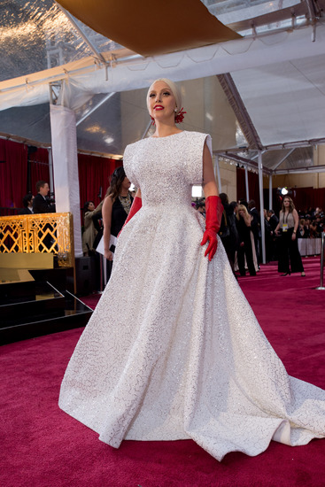Лейди Гага тренира за сватбата си на "Оскарите"