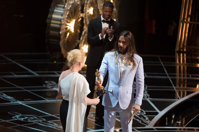 Джаред Лето връчва "Оскара" на Патриша Аркет