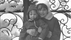 Одри Хепбърн на архивна снимка със сина си Шон