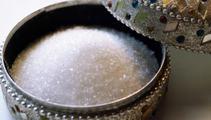 Бялата захар често се определя като вредна