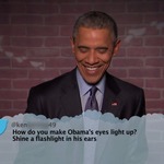Обама чете гадни коментари по свой адрес в "Туитър"
