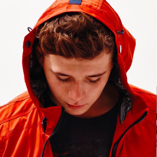 Бруклин Бекъм в червено за Reserved