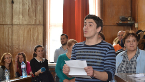 Кандидат-студентът Георги Черкезов на изпита по журналистика