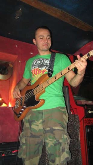 Басистът Орлин