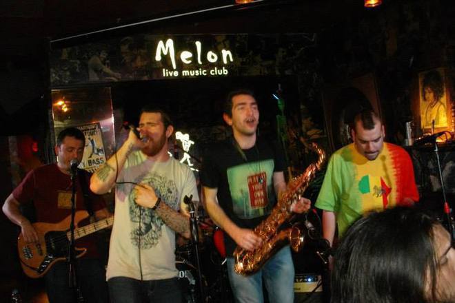 Toy letters v klub melon