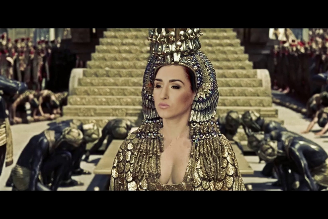 Santra kato kleopatra v klipa na ne mi ubivay kefa