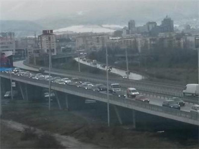 Огромно задръстване на входа на "Дружба"