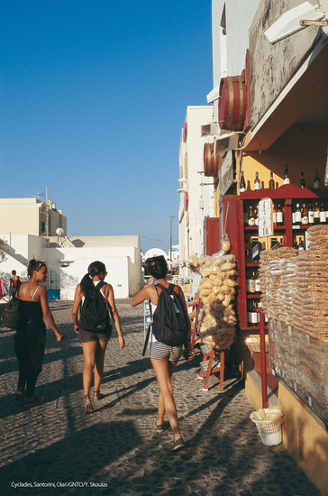 Туристи в Иа, на остров Санторини